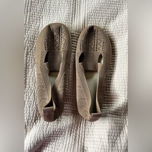 Tan flats